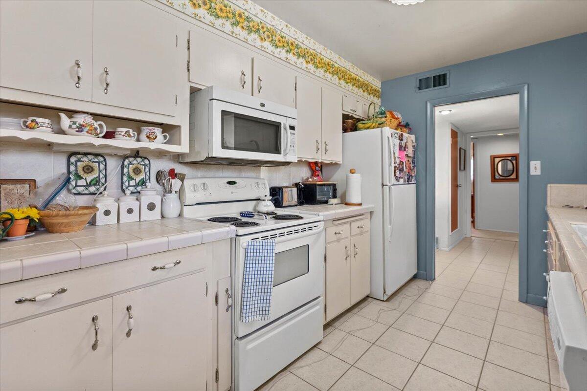 3708 Traverse Street Redding, CA 96002 - Photo 11 of 45 11-3708 Traverse St - I-24