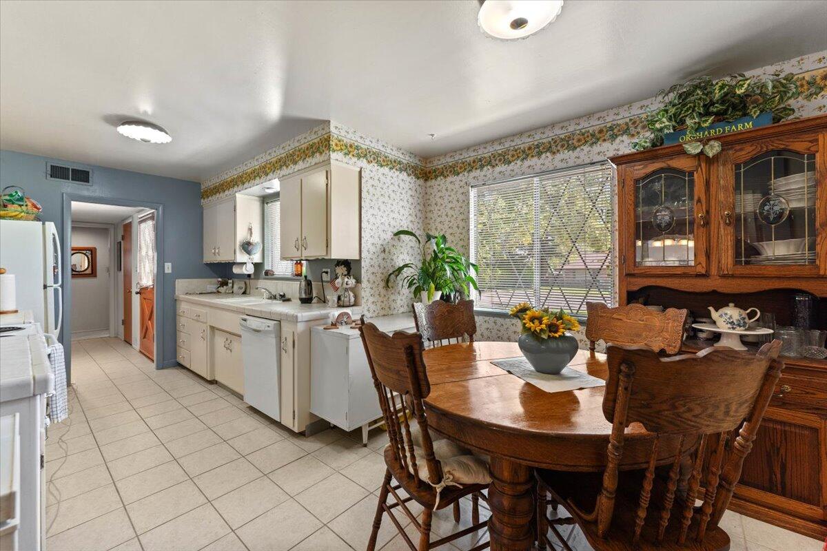 3708 Traverse Street Redding, CA 96002 - Photo 13 of 45 13-3708 Traverse St - I-26