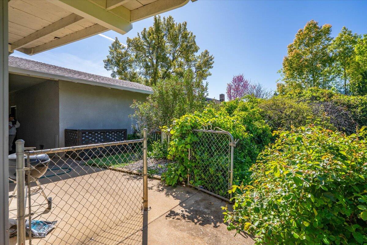 3708 Traverse Street Redding, CA 96002 - Photo 32 of 45 34-3708 Traverse St - E-3