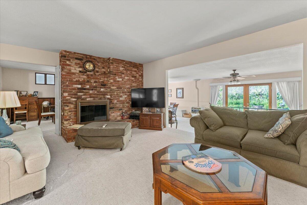 3708 Traverse Street Redding, CA 96002 - Photo 6 of 45 06-3708 Traverse St - I-1