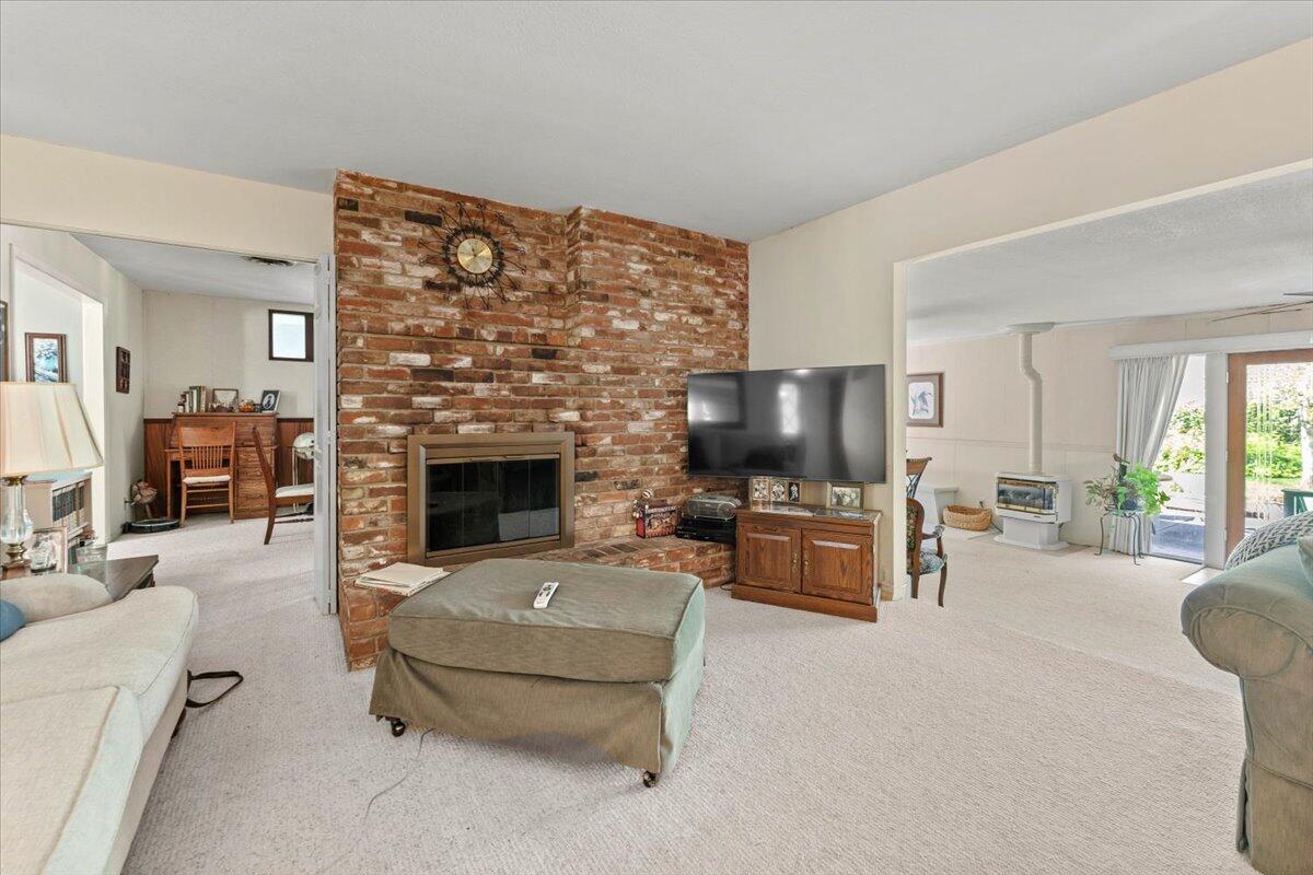 3708 Traverse Street Redding, CA 96002 - Photo 7 of 45 07-3708 Traverse St - I-3