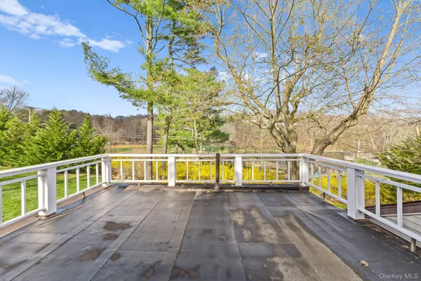 $1,100,000 | 7 Rolling Hills Road, Thornwood, NY 10594