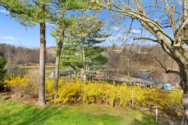 $1,100,000 | 7 Rolling Hills Road, Thornwood, NY 10594