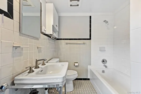 $1,100,000 | 7 Rolling Hills Road, Thornwood, NY 10594