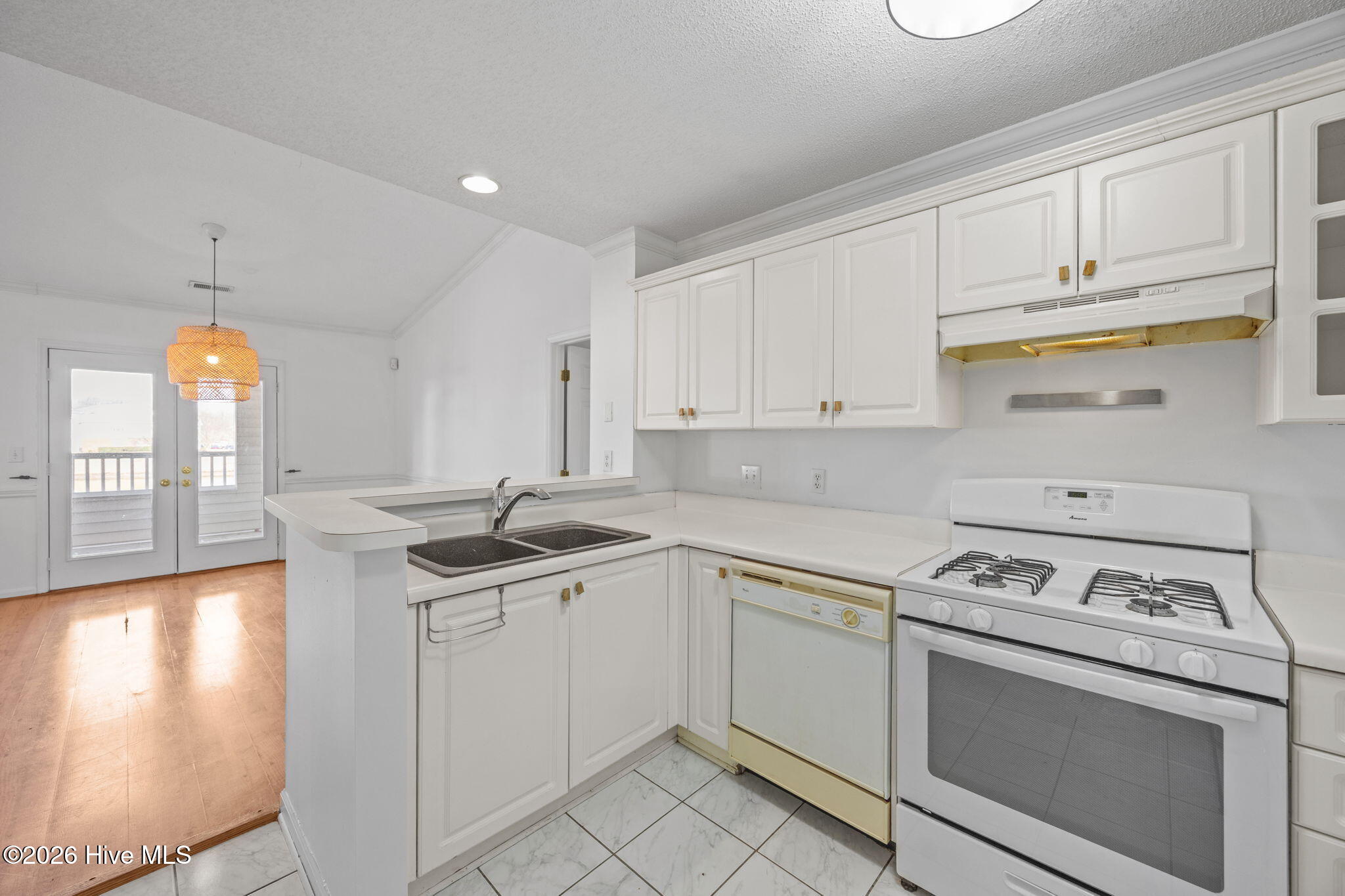 607 Spring Forest Road, Unit G Greenville, NC 27834 - Photo 5 of 24 Kitchen