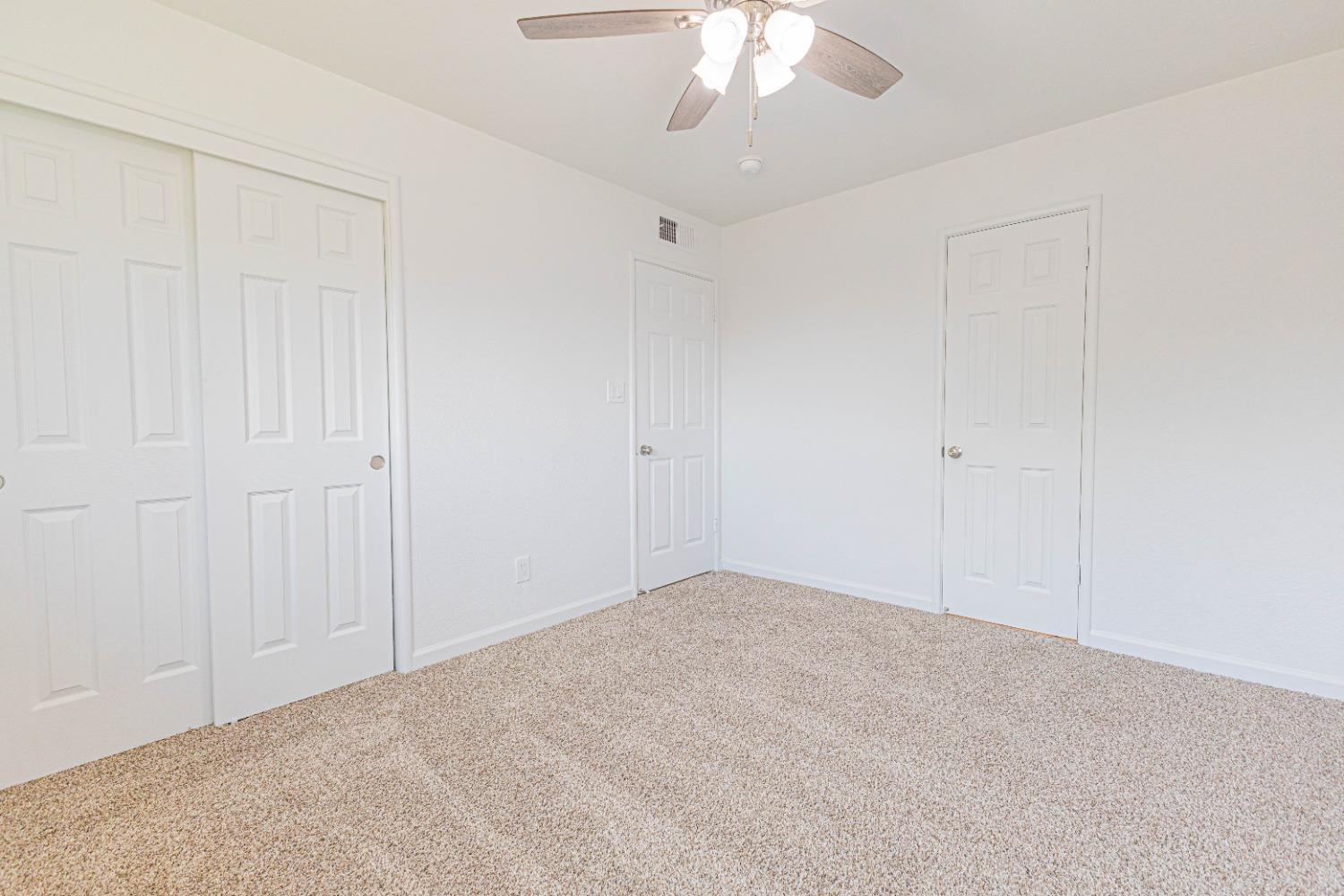 852 West San Gabriel Avenue Clovis, CA 93612 - Photo 12 of 16 an empty room with a chandelier fan