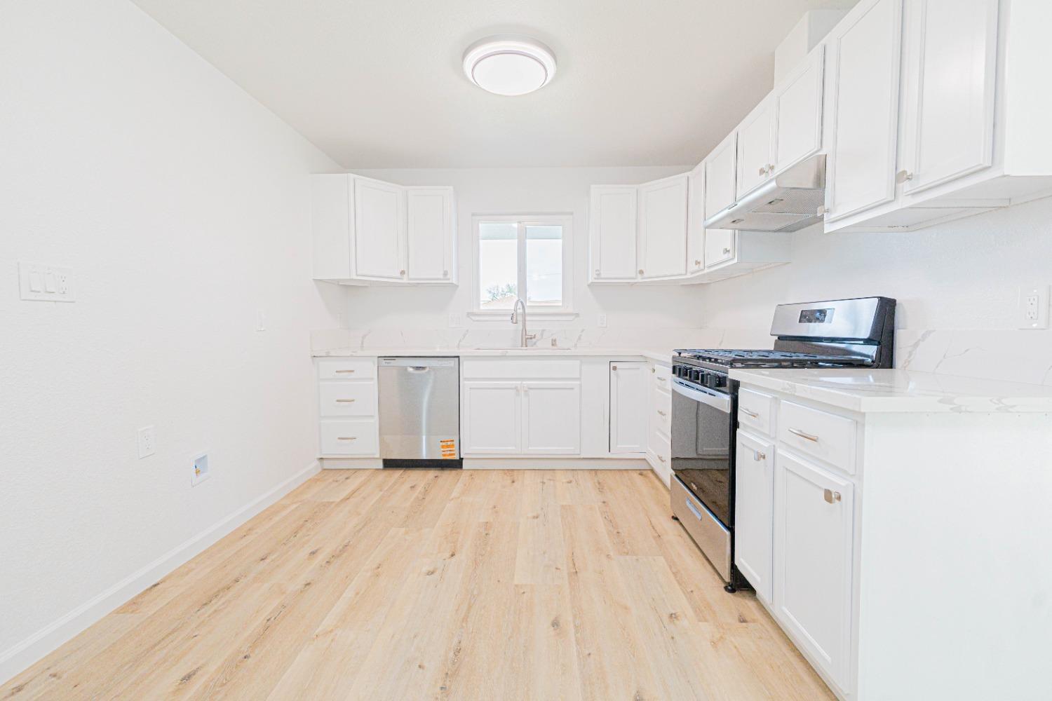 852 West San Gabriel Avenue Clovis, CA 93612 - Photo 4 of 16 a kitchen with white cabinets and white appliances