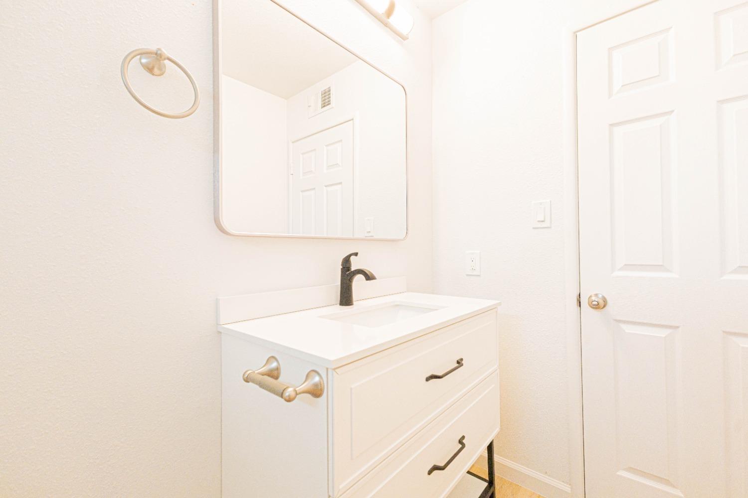 852 West San Gabriel Avenue Clovis, CA 93612 - Photo 9 of 16 a bathroom with a sink and mirror