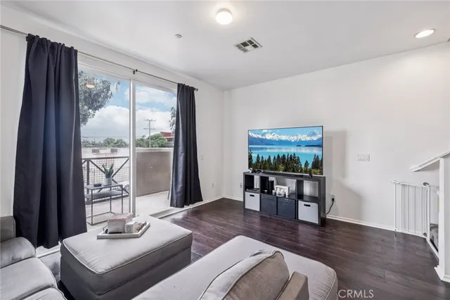 $527,500 | 500 North Willowbrook Avenue, Unit P3, Compton, CA 90220
