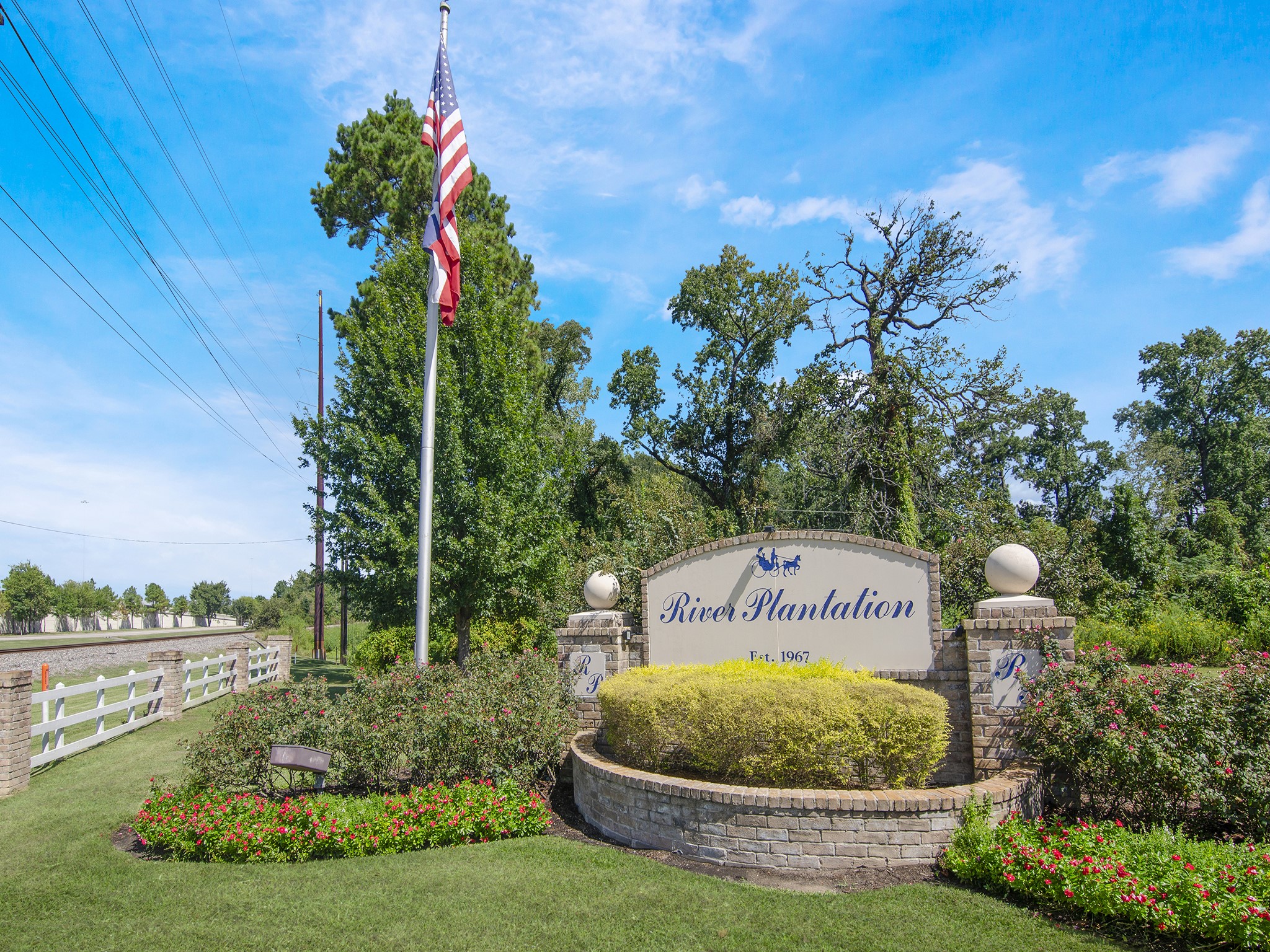 532 Raleigh Drive Conroe, TX 77302 - Photo 38 of 40 Welcome to River Planation. A beautifully maintained community with a welcoming first impression!
