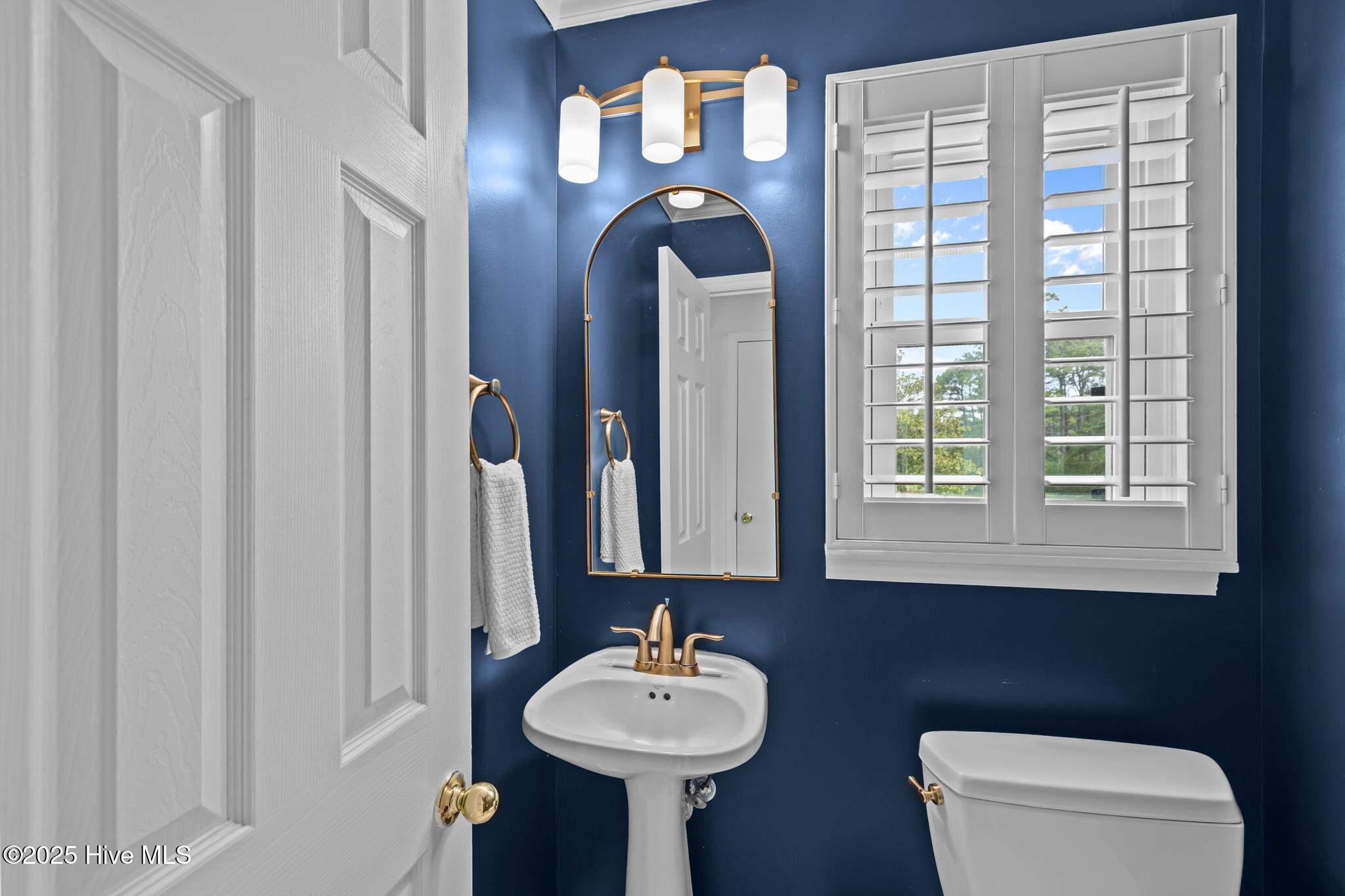 3208 Country Club Road Morehead City, NC 28557 - Photo 19 of 46 Half bath downstairs