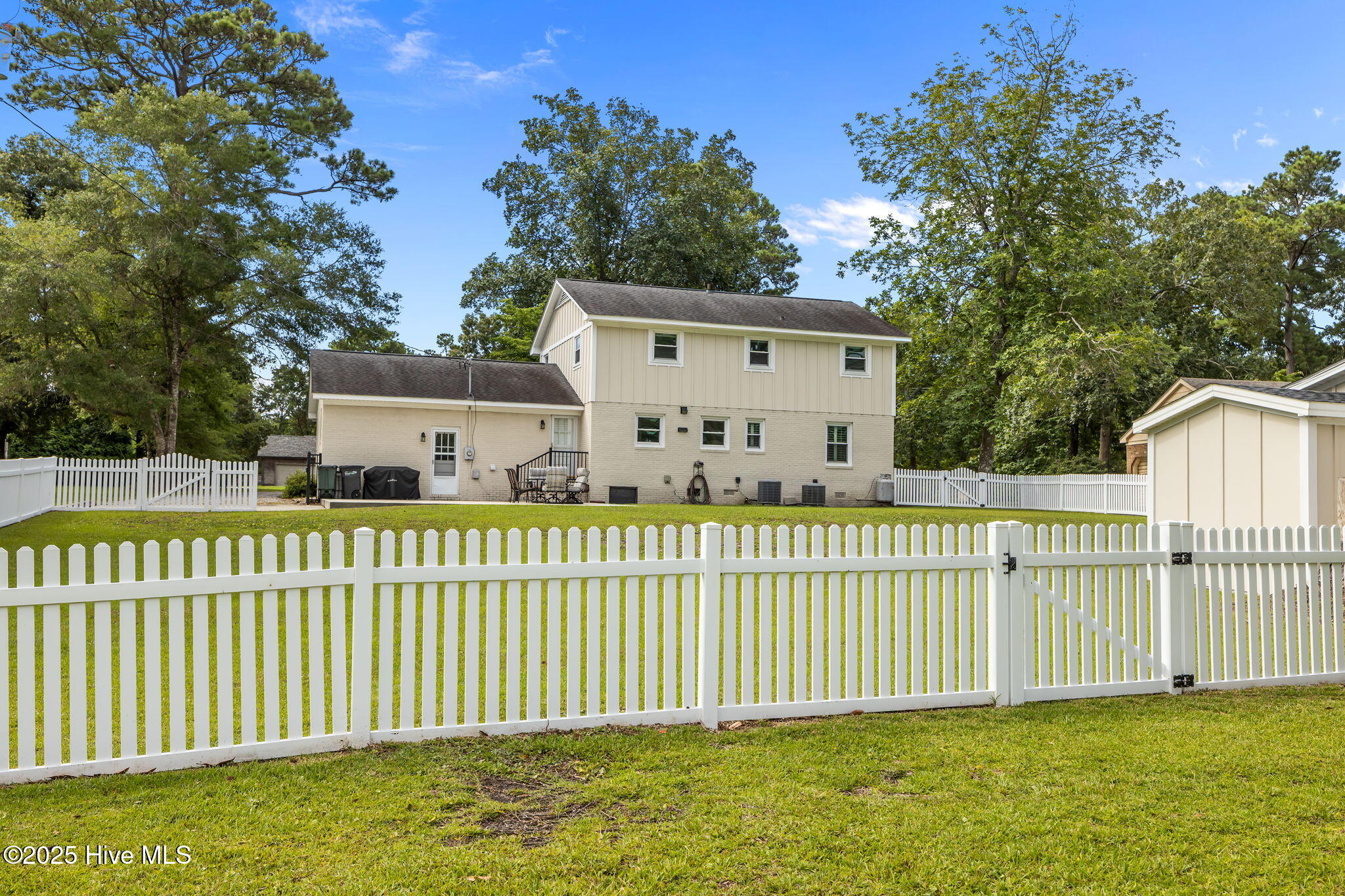 3208 Country Club Road Morehead City, NC 28557 - Photo 2 of 46 Large Back Yard