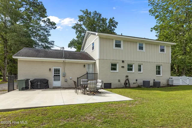 $499,000 | 3208 Country Club Road, Morehead City, NC 28557
