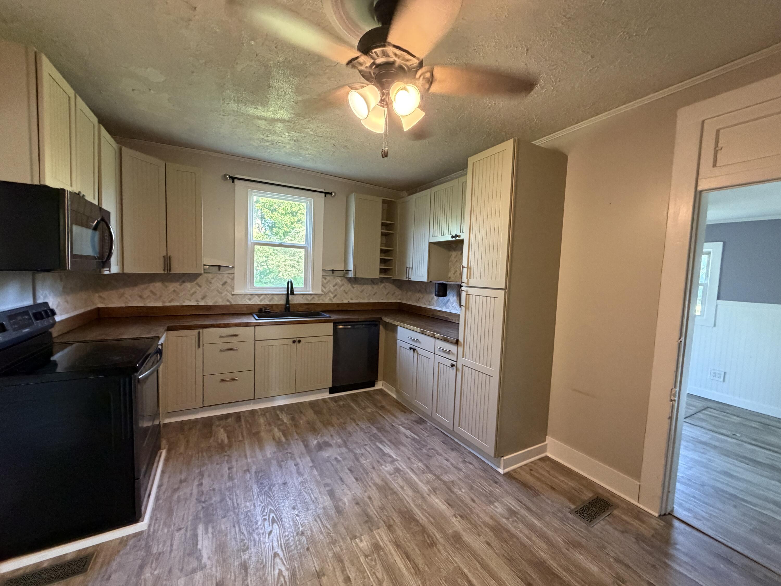 12695 Kirkwood Road Sidney, OH 45365 - Photo 33 of 89 Kitchen