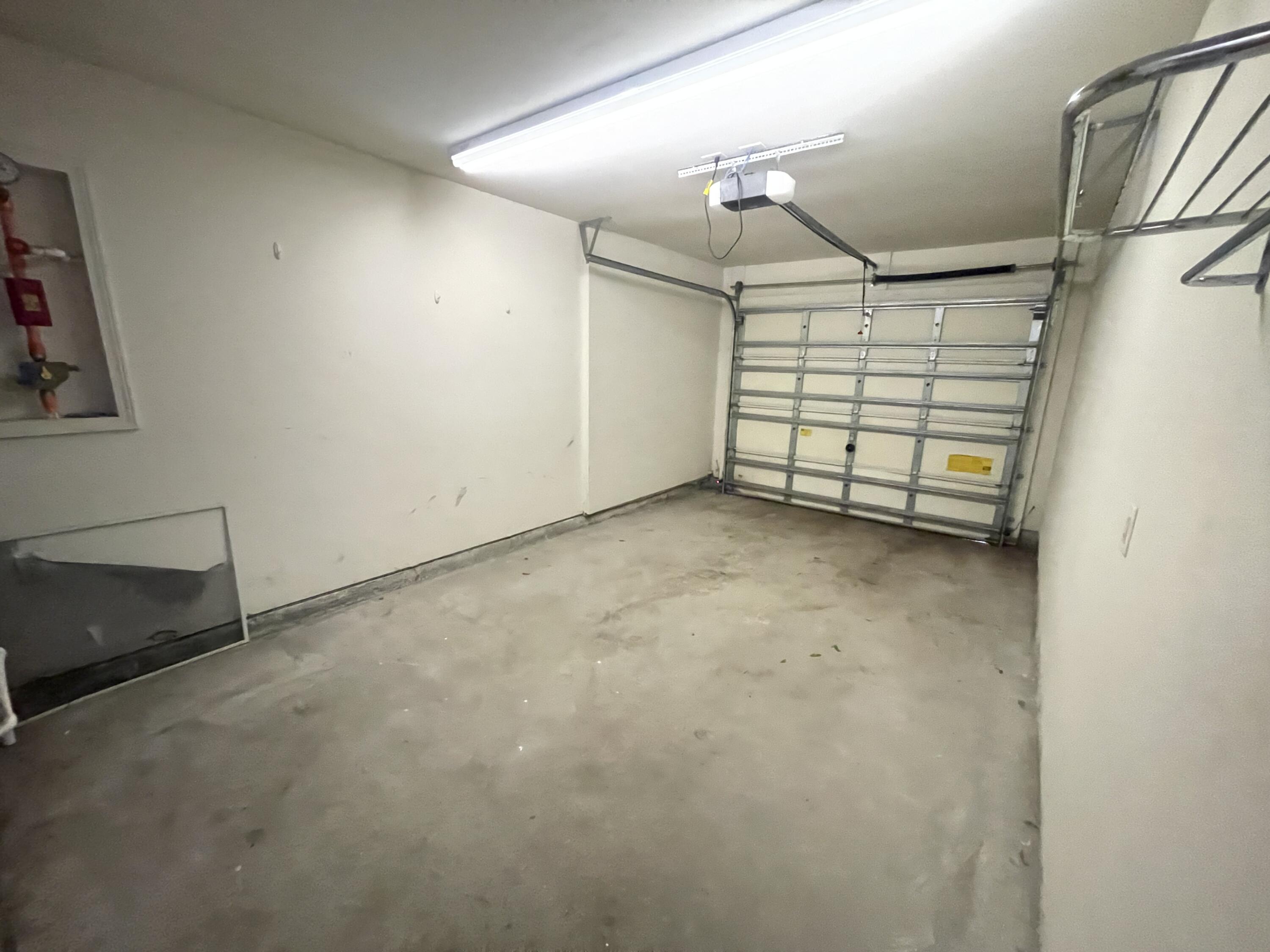 17 Shell Avenue Southeast, Unit B6 Fort Walton Beach, FL 32548 - Photo 11 of 11 an empty room with a empty space and windows