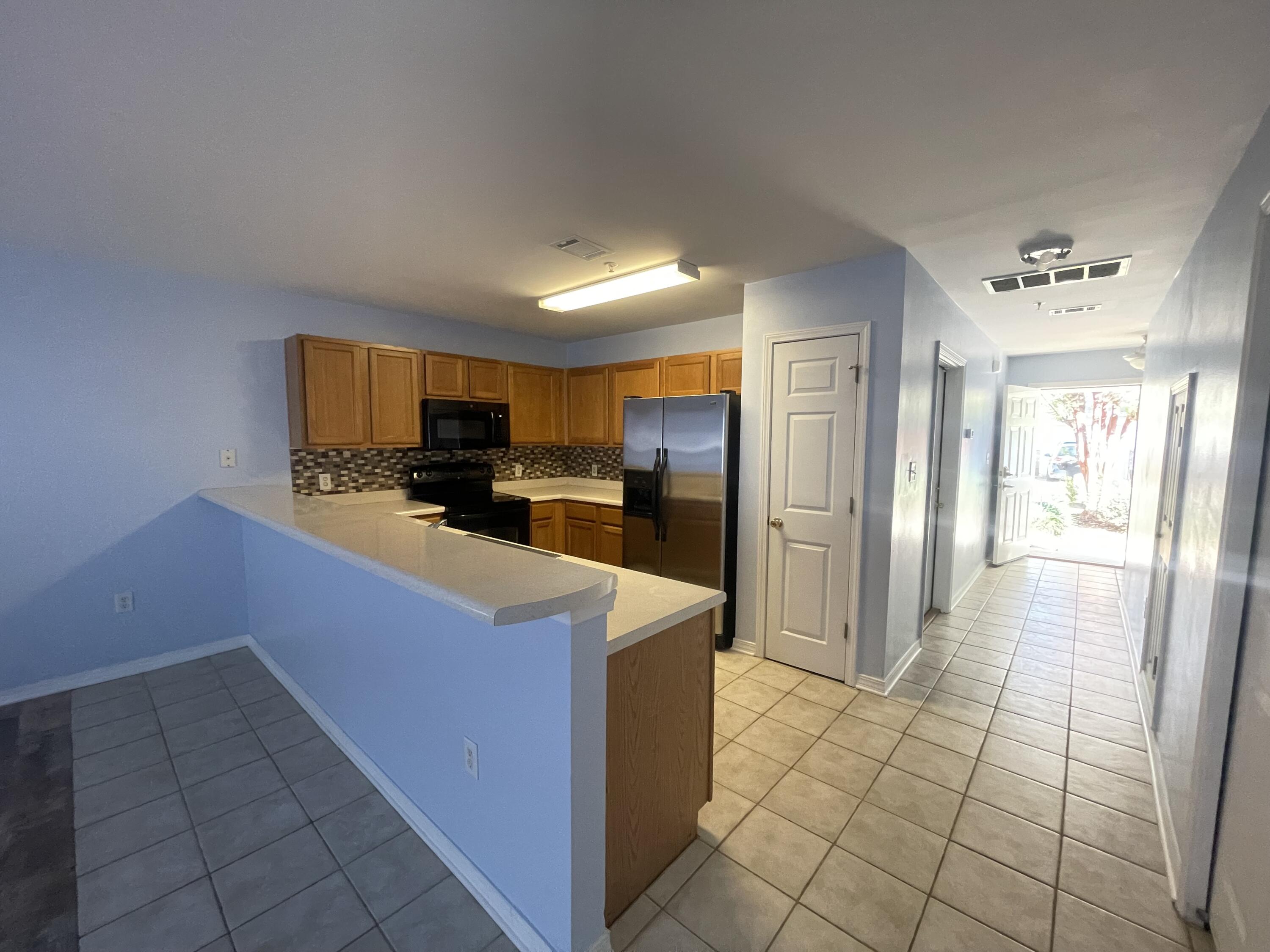 17 Shell Avenue Southeast, Unit B6 Fort Walton Beach, FL 32548 - Photo 10 of 11 a kitchen with stainless steel appliances a refrigerator and a stove top oven