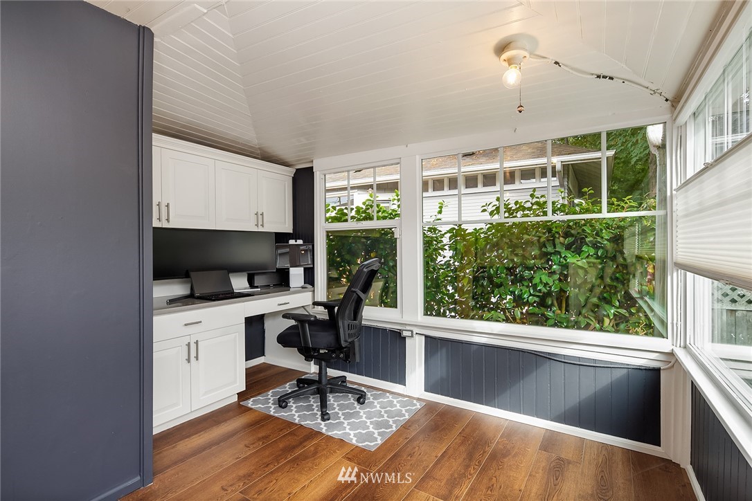 109 Howe Street Seattle, WA 98109 - Photo 12 of 15 Gallery Image 12