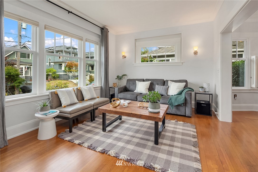 109 Howe Street Seattle, WA 98109 - Photo 3 of 15 Gallery Image 3