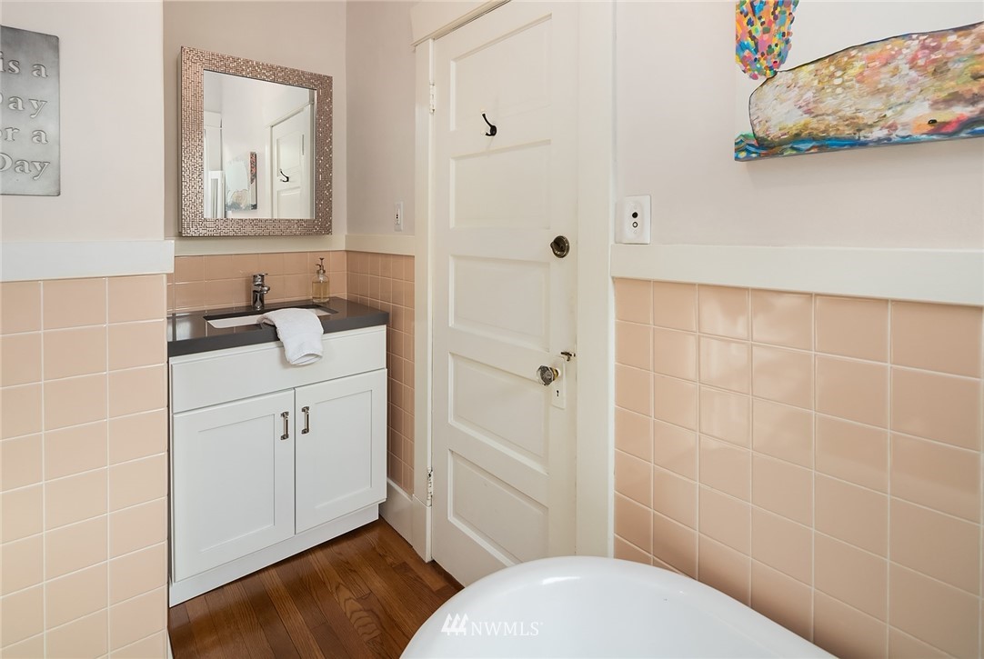 109 Howe Street Seattle, WA 98109 - Photo 10 of 15 Gallery Image 10