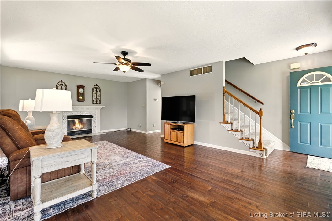 6618 Buttontown Road Greenville, IN 47124 - Photo 10 of 35 Huge Livingroom