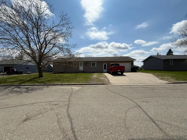 $285,000 | 809 10th Street South, Sauk Centre, MN 56378