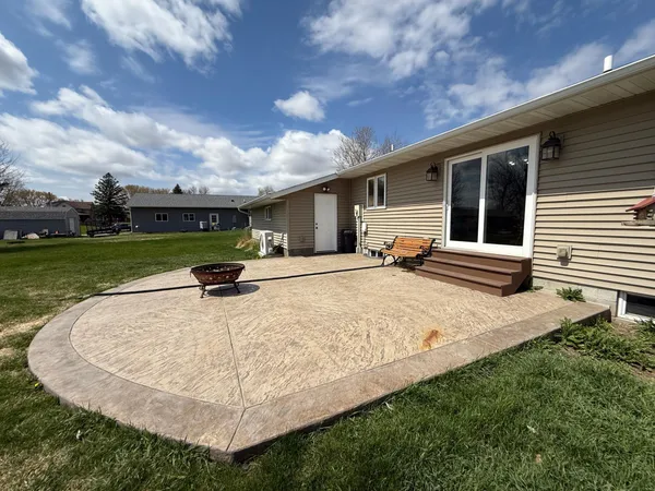 $285,000 | 809 10th Street South, Sauk Centre, MN 56378