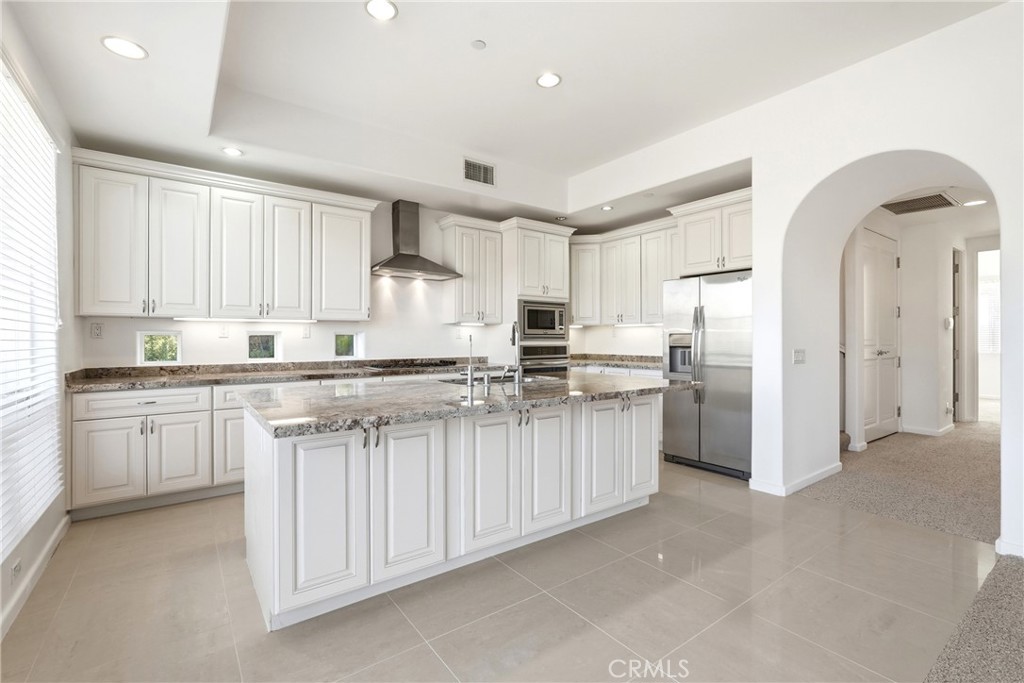585 Vía Pueblo Riverside, CA 92507 - Photo 32 of 61 Kitchen with all amenities for the gourmet chef