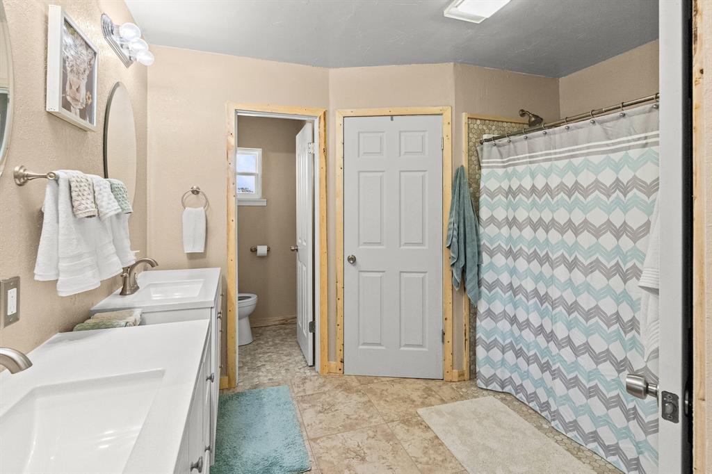 108 Paige Street Weatherford, TX 76088 - Photo 17 of 34 a bathroom with a sink a toilet and shower