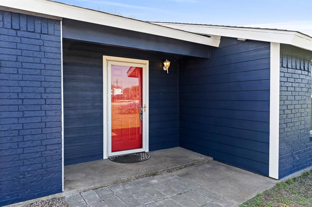 108 Paige Street Weatherford, TX 76088 - Photo 5 of 34 a view of door