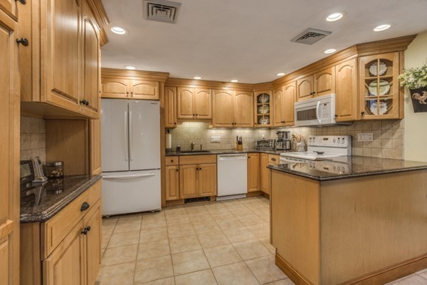 18 Karen Road Woburn, MA 01801 - Photo 8 of 30 Gallery Image 8