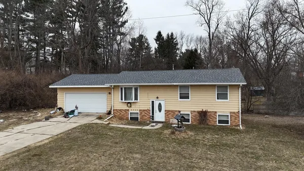 $190,000 | 2326 Pioneer Drive, Jackson, MI 49201