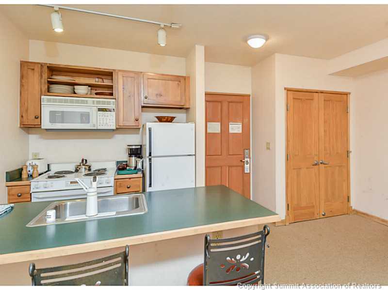 195 River Run Road, Unit 8045 Keystone, CO 80435 - Photo 7 of 15 Kitchen.