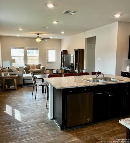 $2,250 | 13060 Kalinoski, St. Hedwig, TX 78152