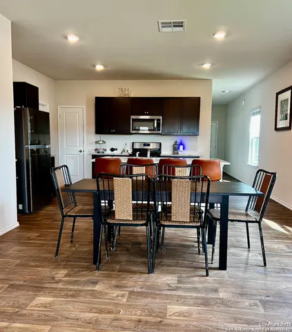 $2,250 | 13060 Kalinoski, St. Hedwig, TX 78152