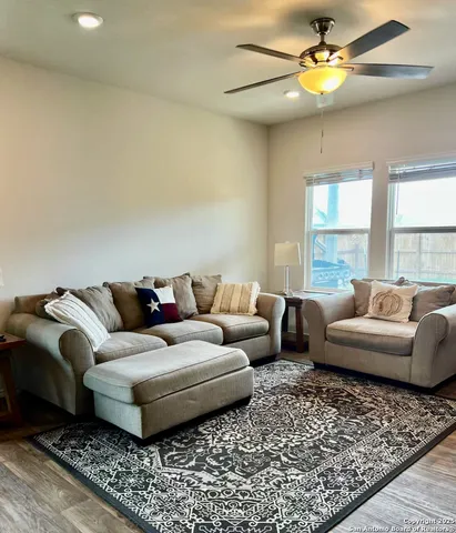 $2,250 | 13060 Kalinoski, St. Hedwig, TX 78152