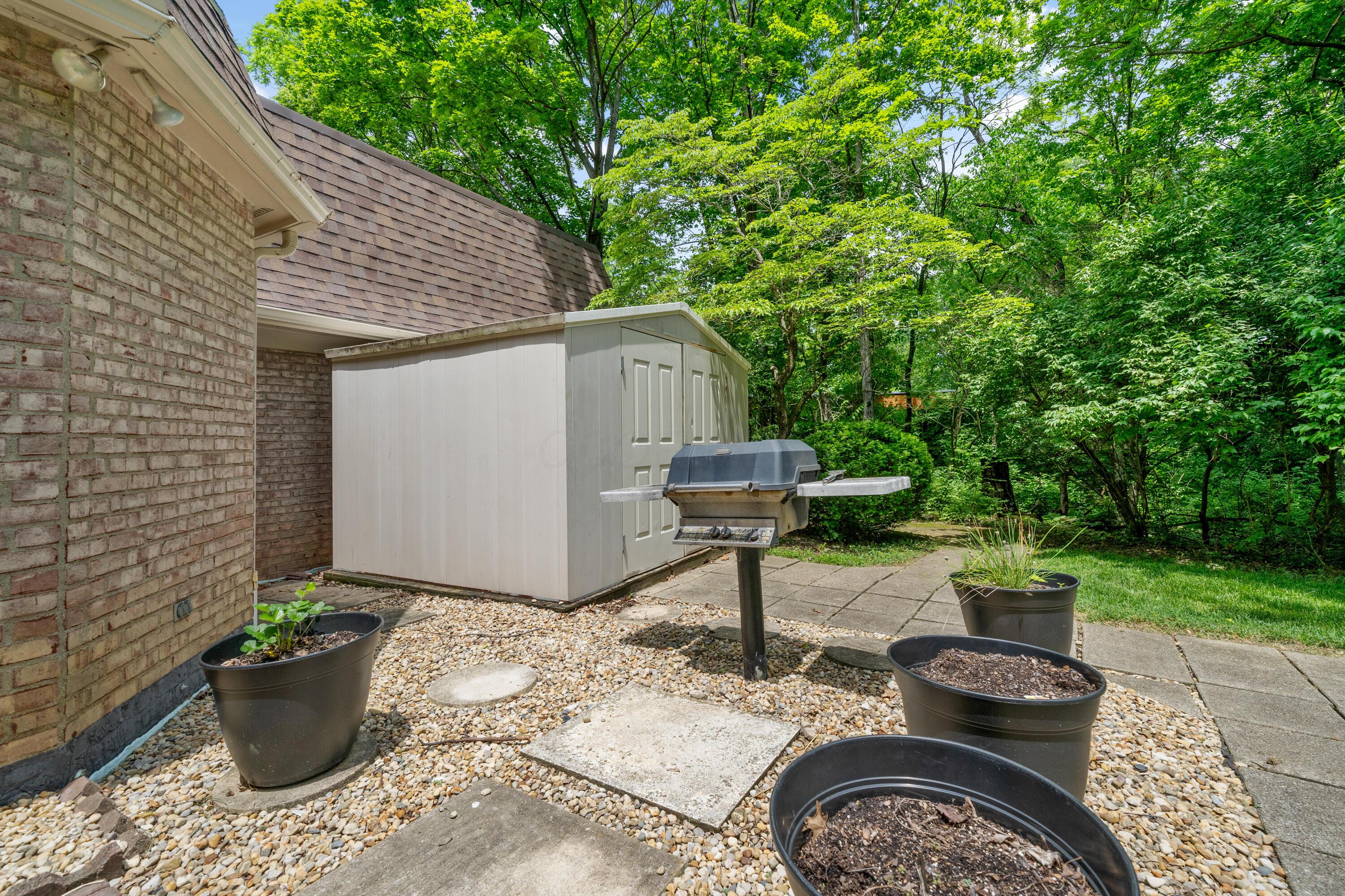 546 Indian Mound Road Columbus, OH 43213 - Photo 13 of 97