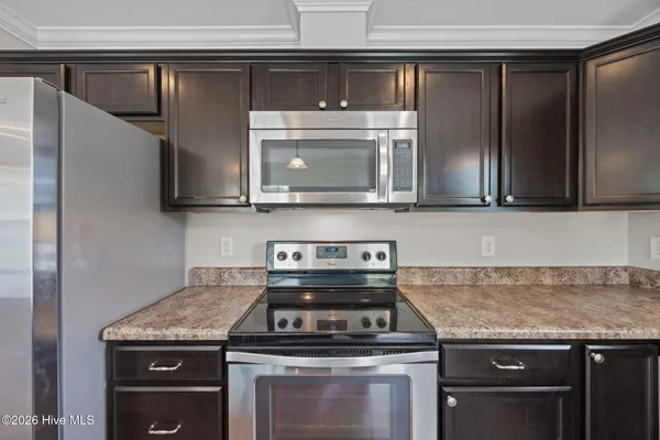 $339,999 | 404 Knoll Circle, Greenville, NC 27858