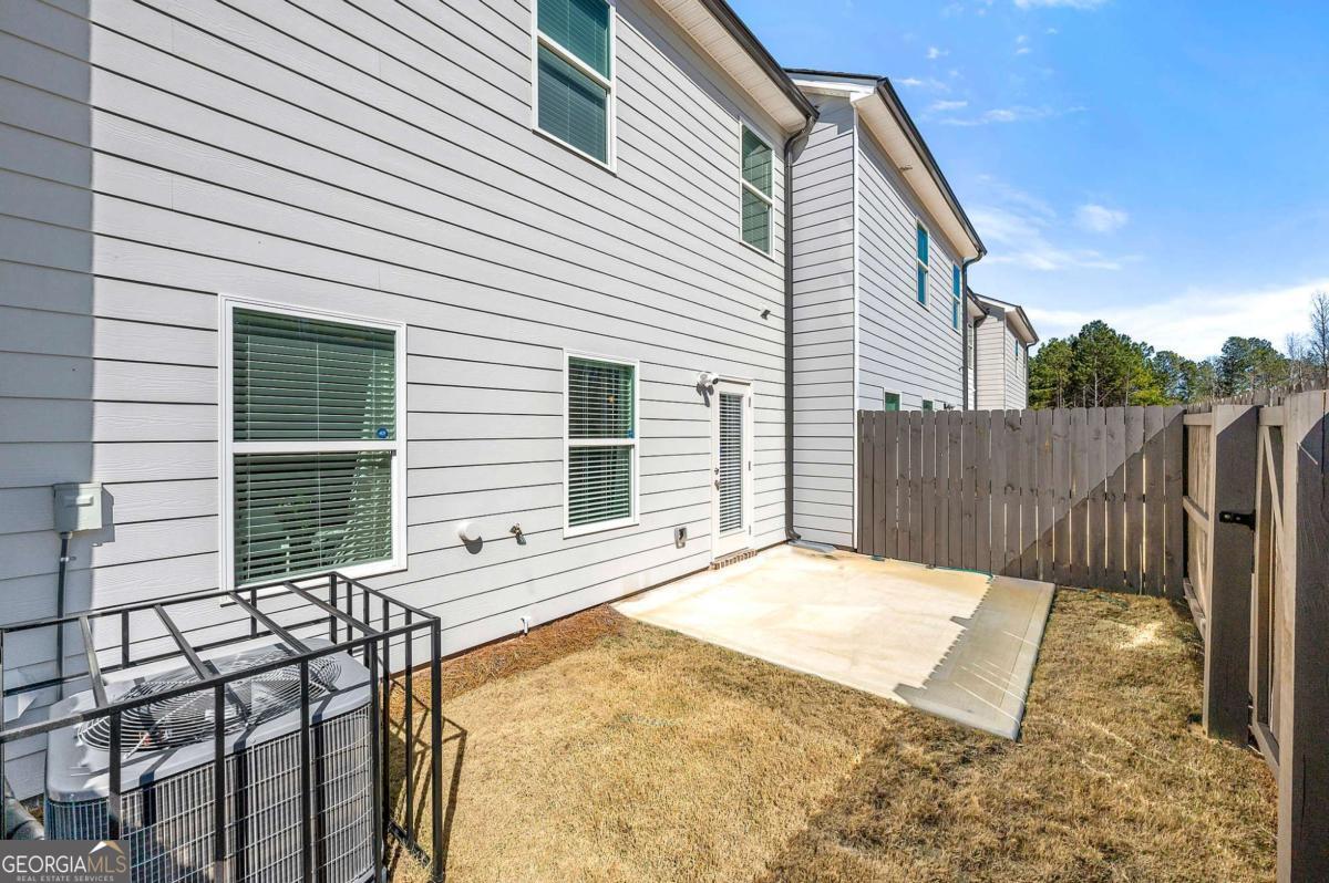 6372 Rosetta Drive Atlanta, GA 30331 - Photo 26 of 26 a backyard of a house