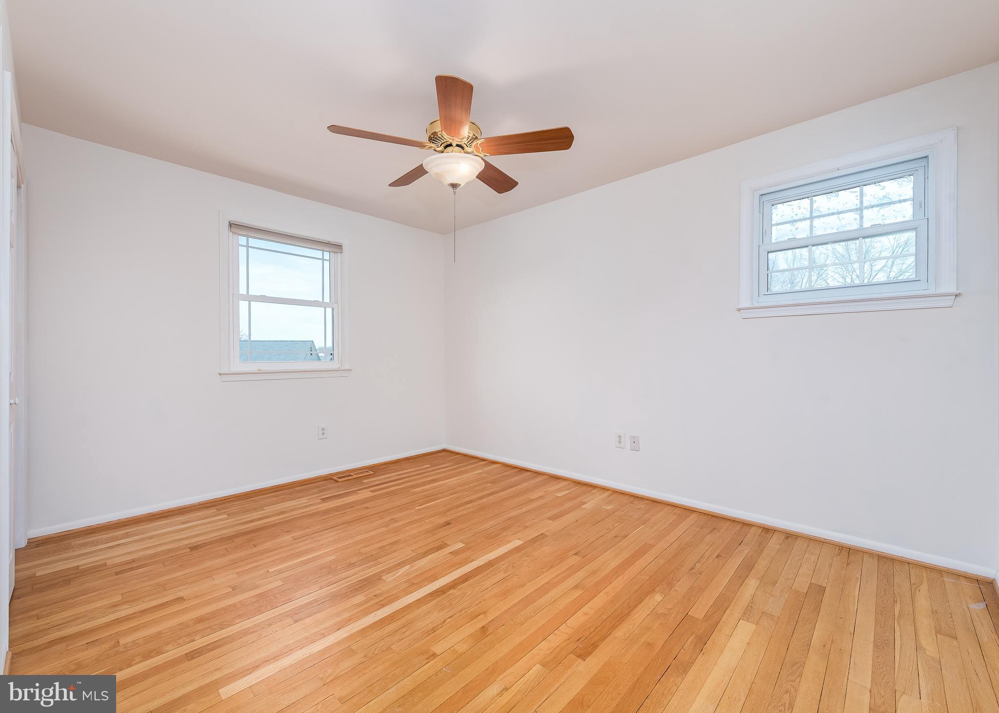 7029 Long View Road Columbia, MD 21044 - Photo 15 of 42 Upper level bedroom
