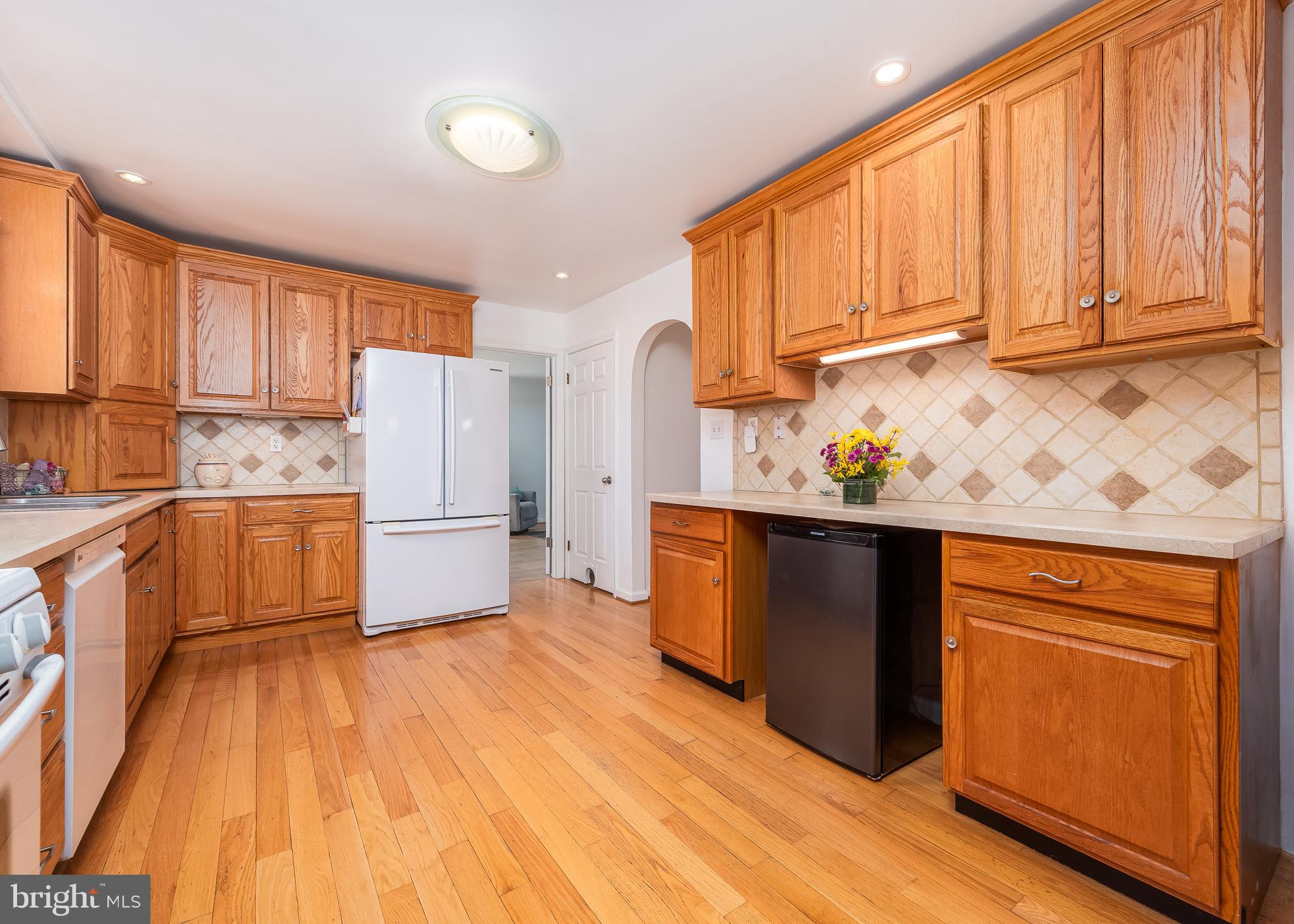7029 Long View Road Columbia, MD 21044 - Photo 10 of 42 Large kitchen