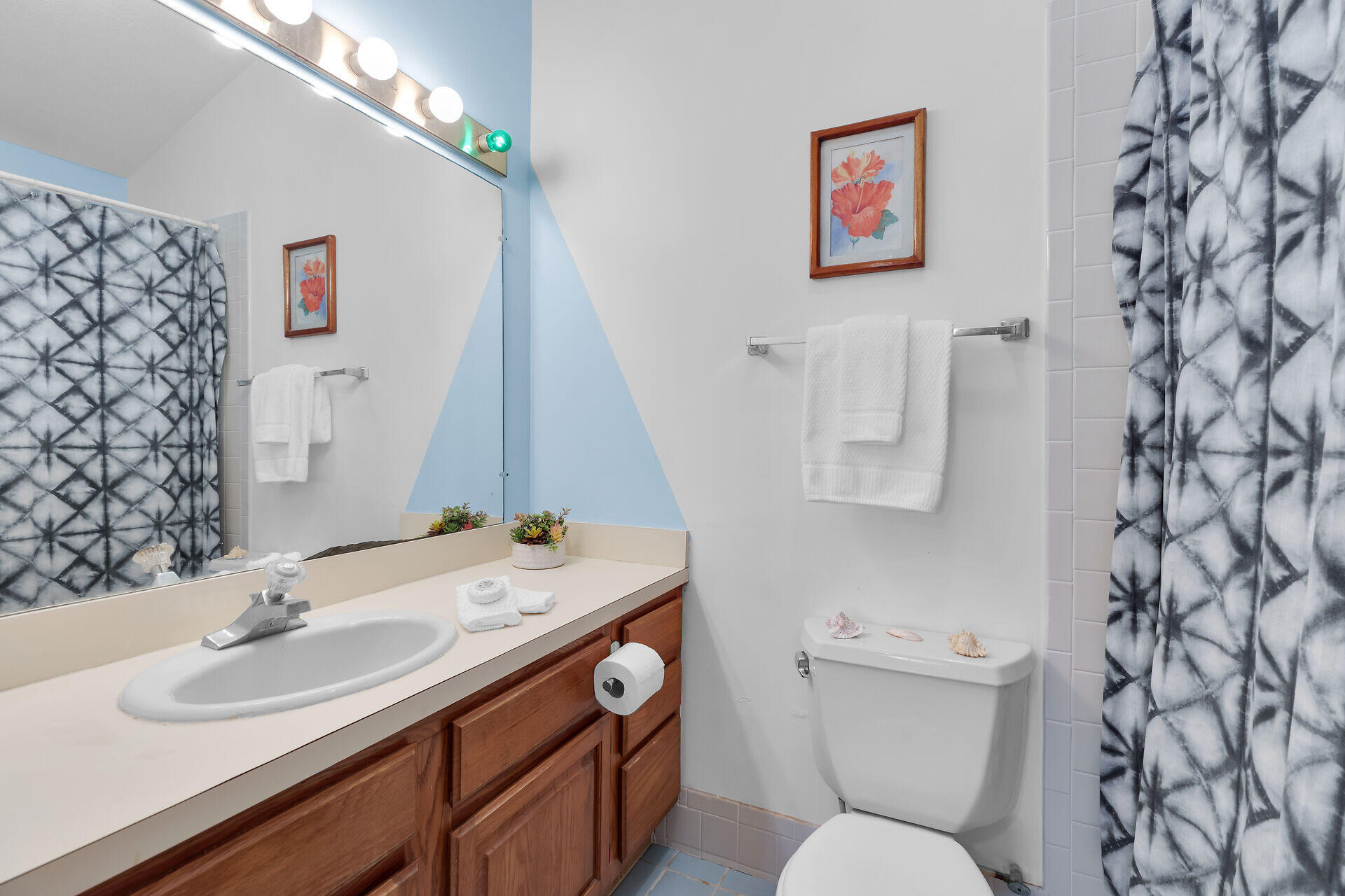 683 Blackbeard Road Summerland Key, FL 33042 - Photo 26 of 49 Primary bath