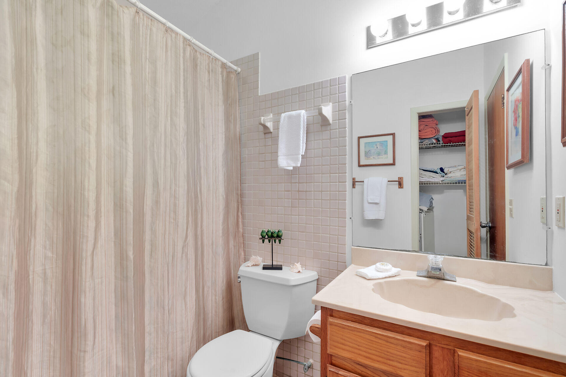 683 Blackbeard Road Summerland Key, FL 33042 - Photo 35 of 49 Hall bath