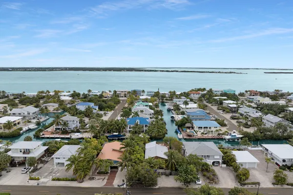 $945,000 | 683 Blackbeard Road, Summerland Key, FL 33042