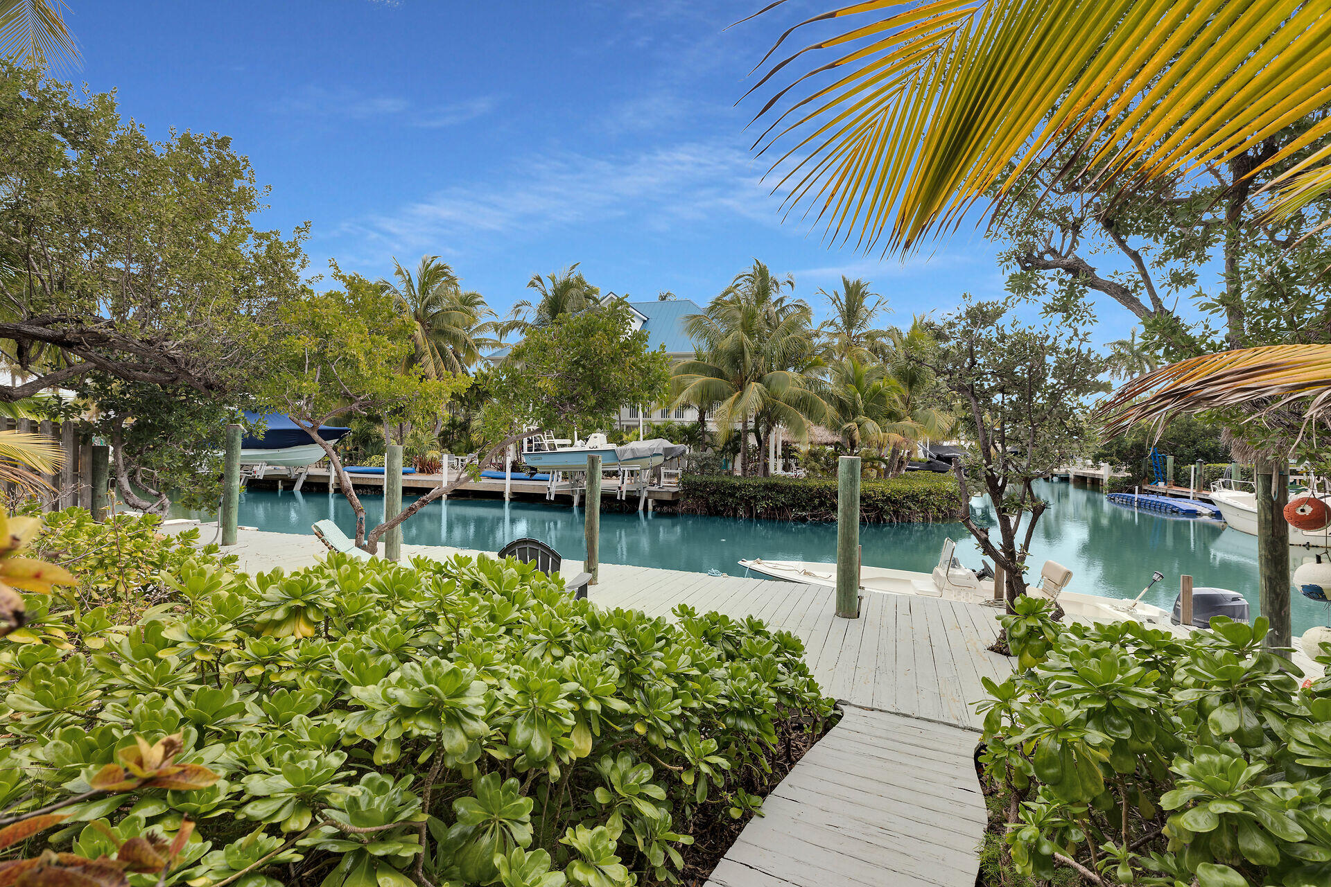 683 Blackbeard Road Summerland Key, FL 33042 - Photo 9 of 49 Back, walkway 2