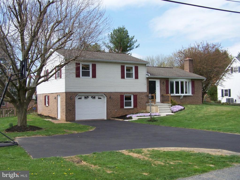 20 Green Acre Road Lititz, PA 17543 - Photo 1 of 17 Gallery Image 1