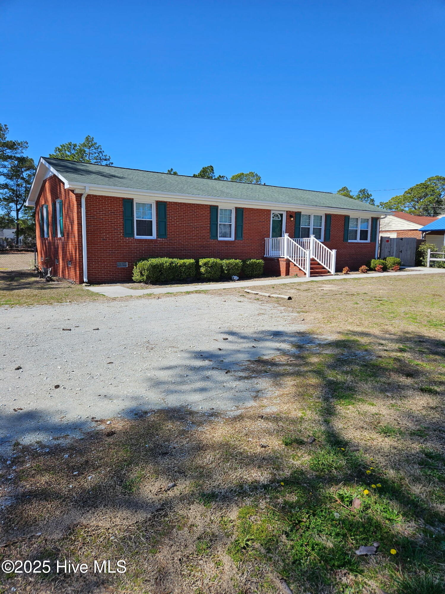 460 Sand Ridge Road Hubert, NC 28539 - Photo 2 of 15 7304832794931961219