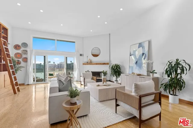 $1,529,000 | 3950 Vía Dolce, Unit 518, Marina del Rey, CA 90292