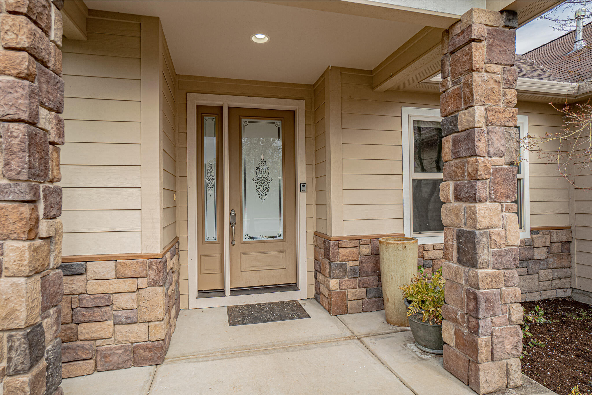 995 Pumpkin Ridge Eagle Point, OR 97524 - Photo 4 of 35 DSC01699-HDR