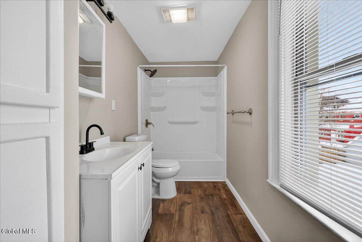 35 James Street Schenectady, NY 12304 - Photo 27 of 49 18-35 James St-18