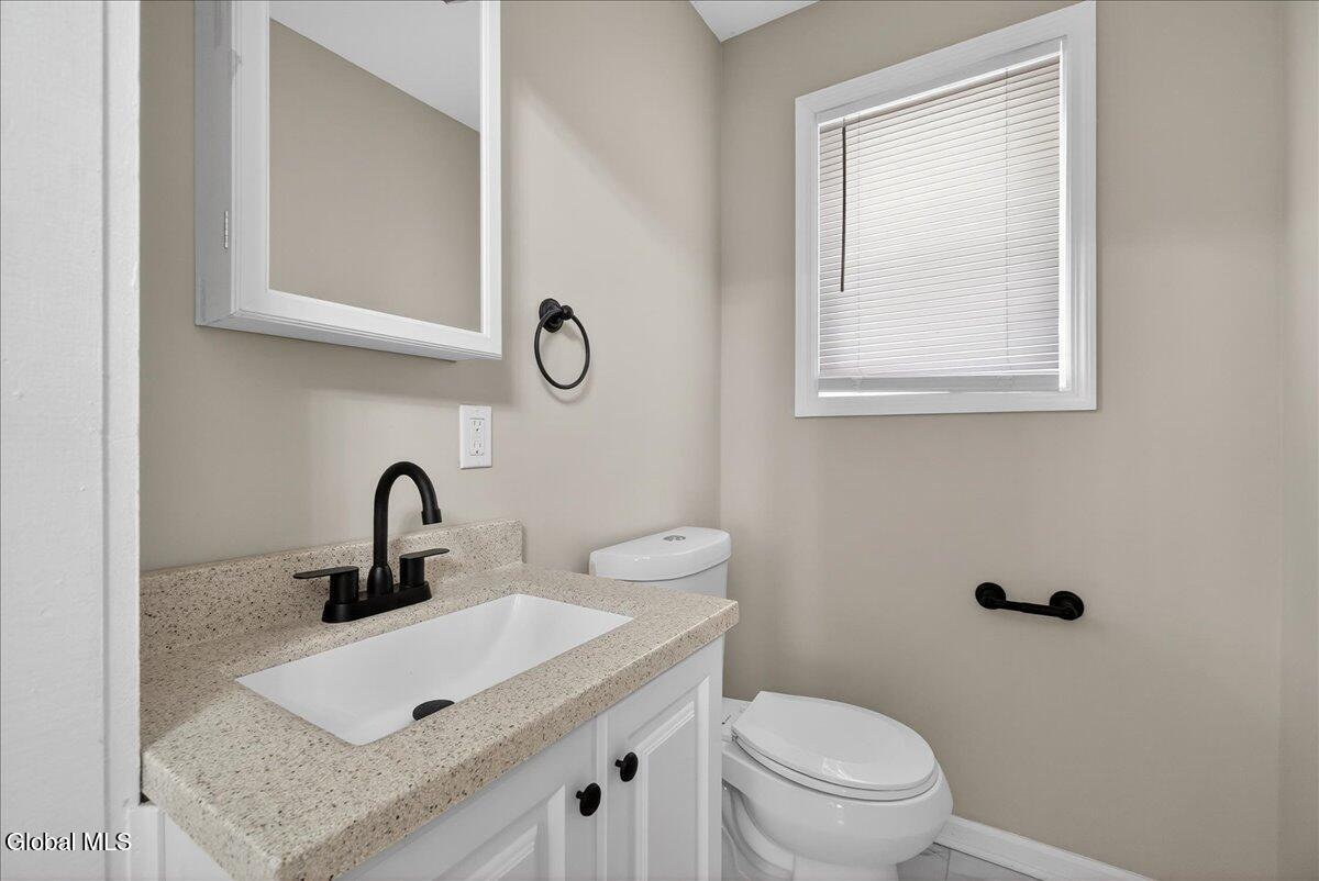 35 James Street Schenectady, NY 12304 - Photo 9 of 49 36-35 James St-36